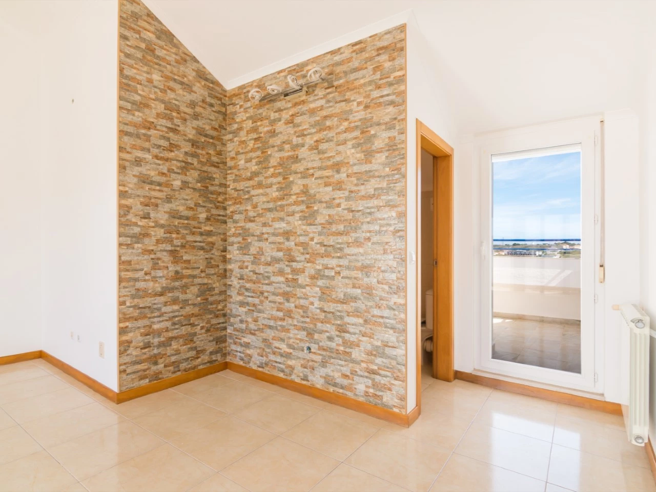 11ID78d27001-0000-0500-0000-000011f1d580 APARTAMENTO NO CENTRO DA LOURINHÃ