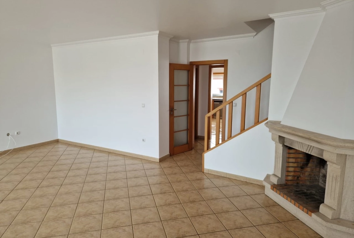 MORADIA DE 4 QUARTOS PERTO DAS PRAIAS – LOURINHÃ