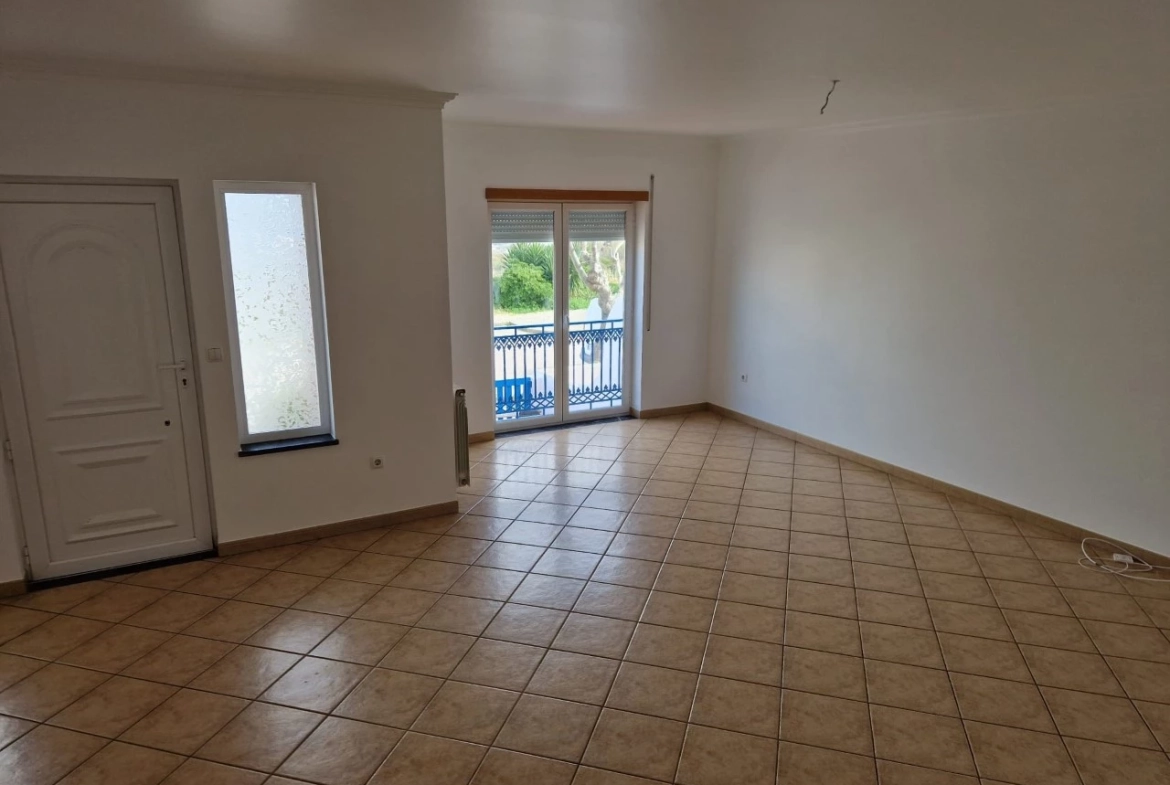 MORADIA DE 4 QUARTOS PERTO DAS PRAIAS – LOURINHÃ