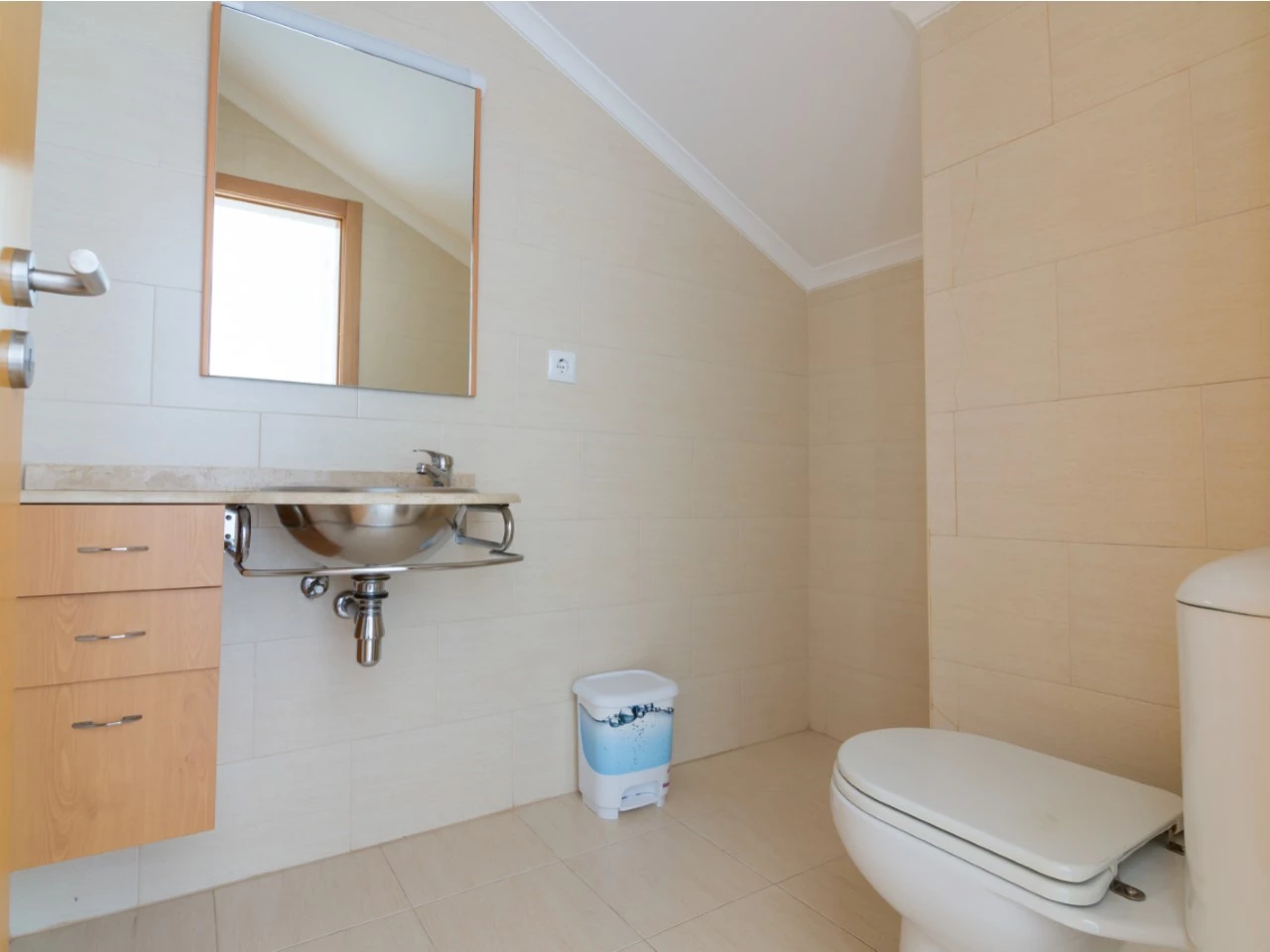 14ID78d27001-0000-0500-0000-000011f1d583 APARTAMENTO NO CENTRO DA LOURINHÃ
