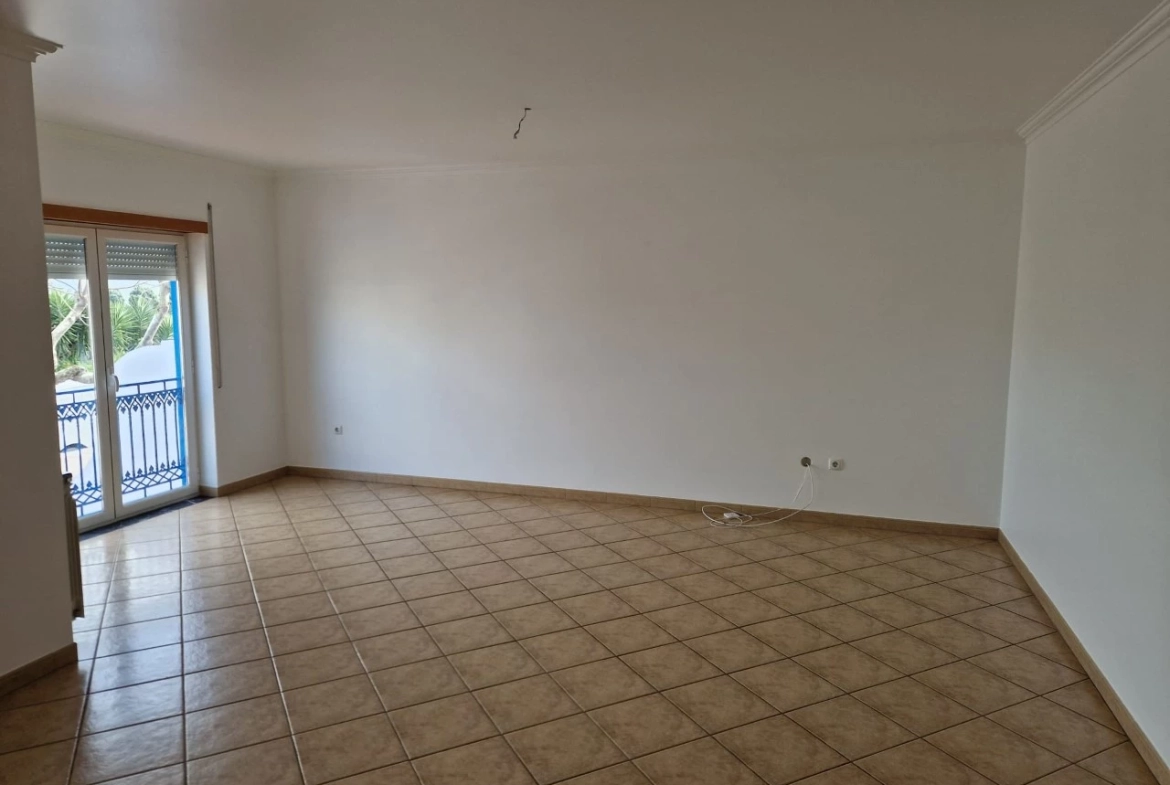 MORADIA DE 4 QUARTOS PERTO DAS PRAIAS – LOURINHÃ