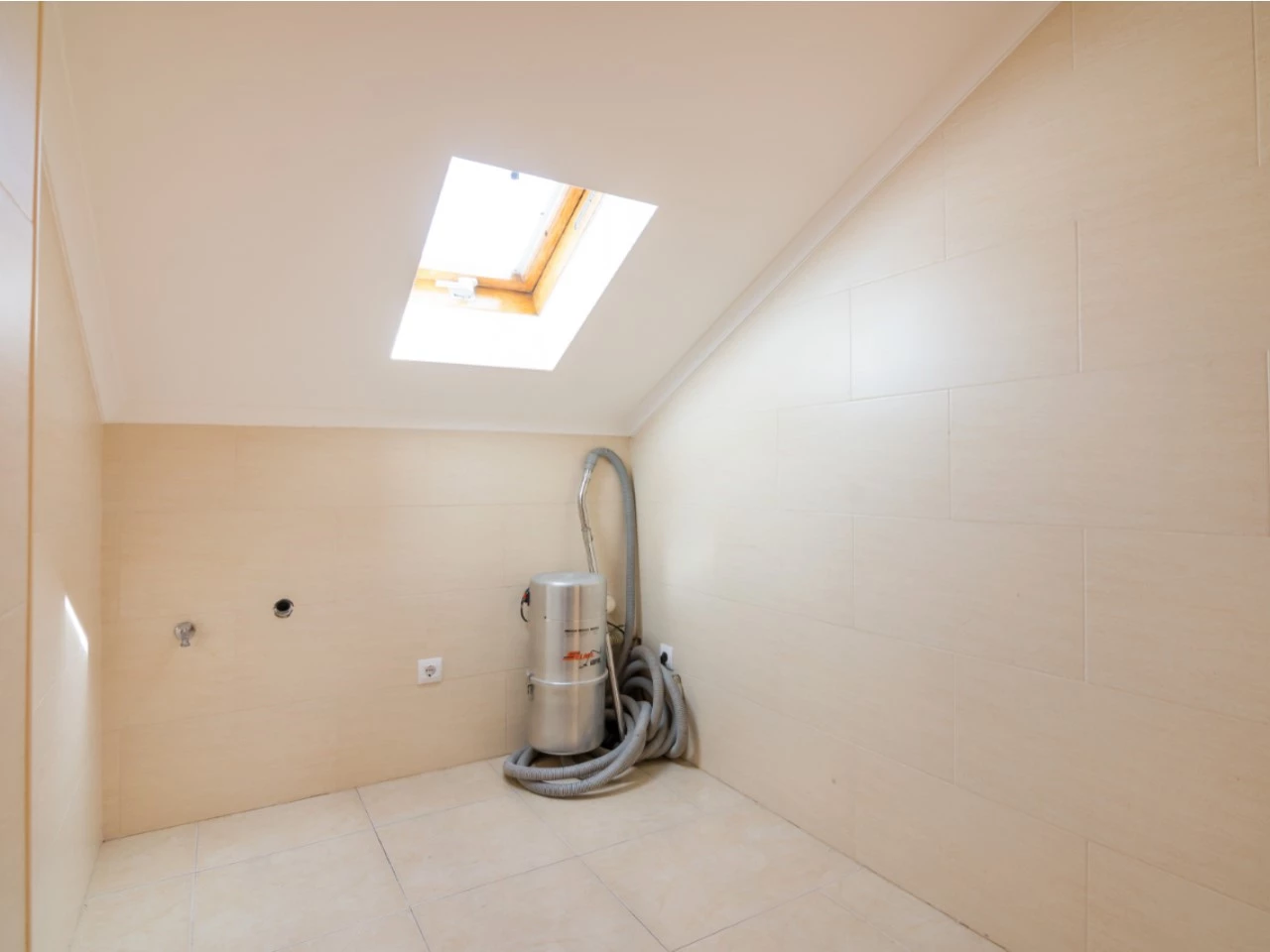 15ID78d27001-0000-0500-0000-000011f1d587 APARTAMENTO NO CENTRO DA LOURINHÃ