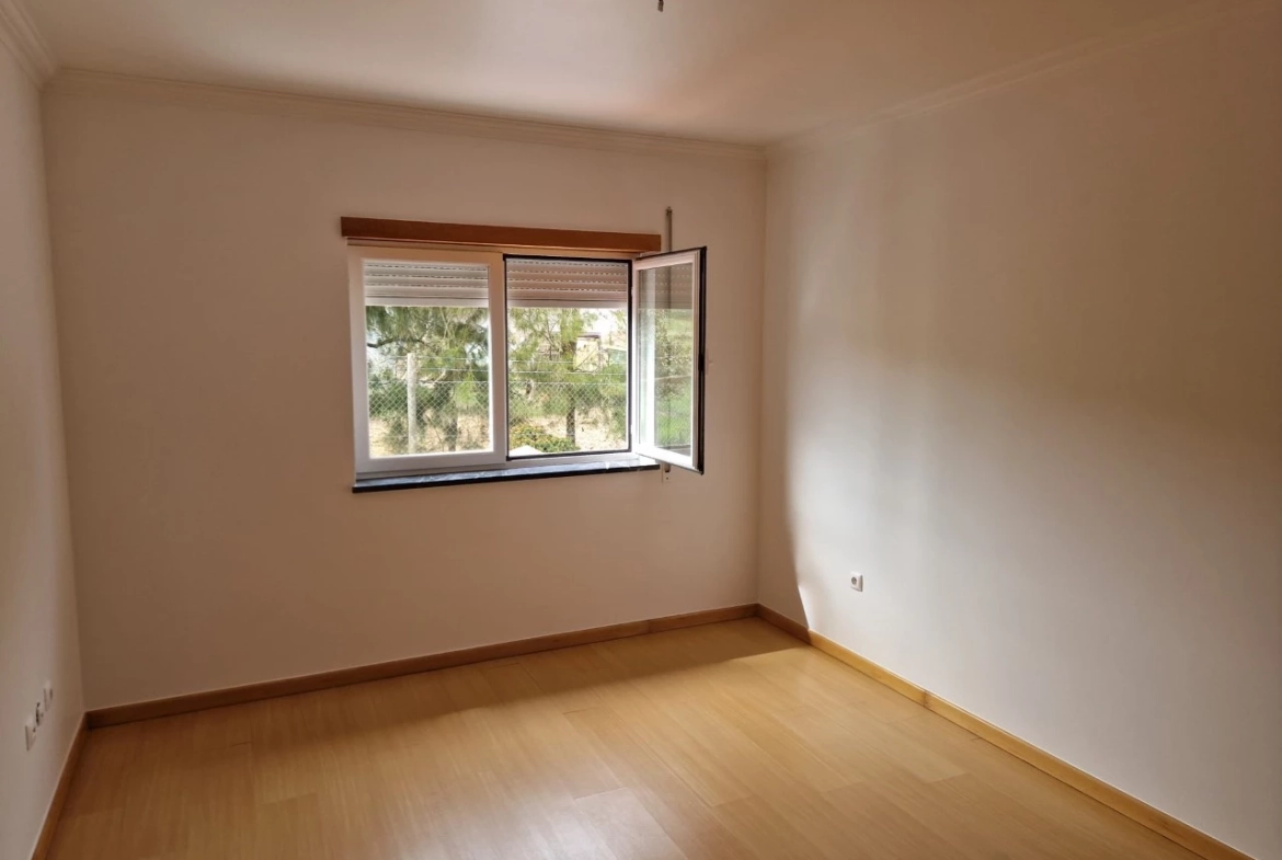 MORADIA DE 4 QUARTOS PERTO DAS PRAIAS – LOURINHÃ