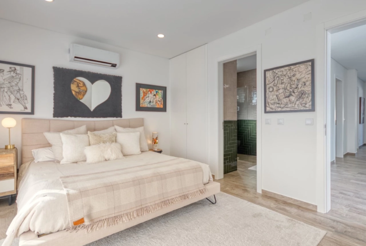 MORADIA CONTEMPORÂNEA A 10 MINUTOS A PÉ DA PRAIA DE SALIR DO PORTO