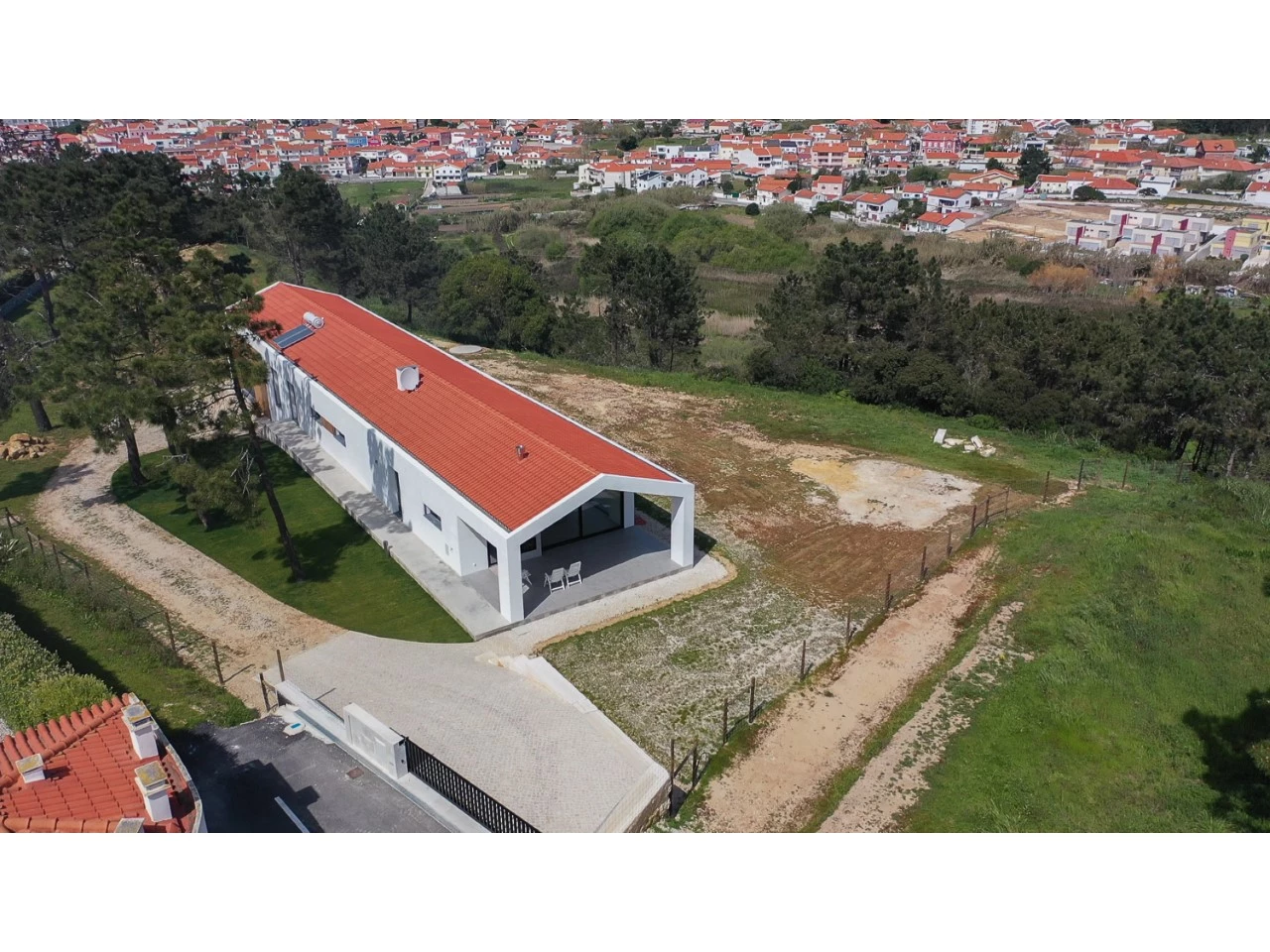 17ID2f776801-0000-0500-0000-0000112b4ca8 MORADIA NOVA NA FOZ DO ARELHO APENAS A 750 METROS DA LAGOA