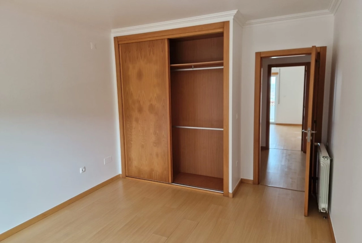 MORADIA DE 4 QUARTOS PERTO DAS PRAIAS – LOURINHÃ