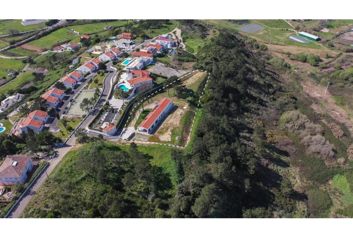 MORADIA NOVA NA FOZ DO ARELHO APENAS A 750 METROS DA LAGOA
