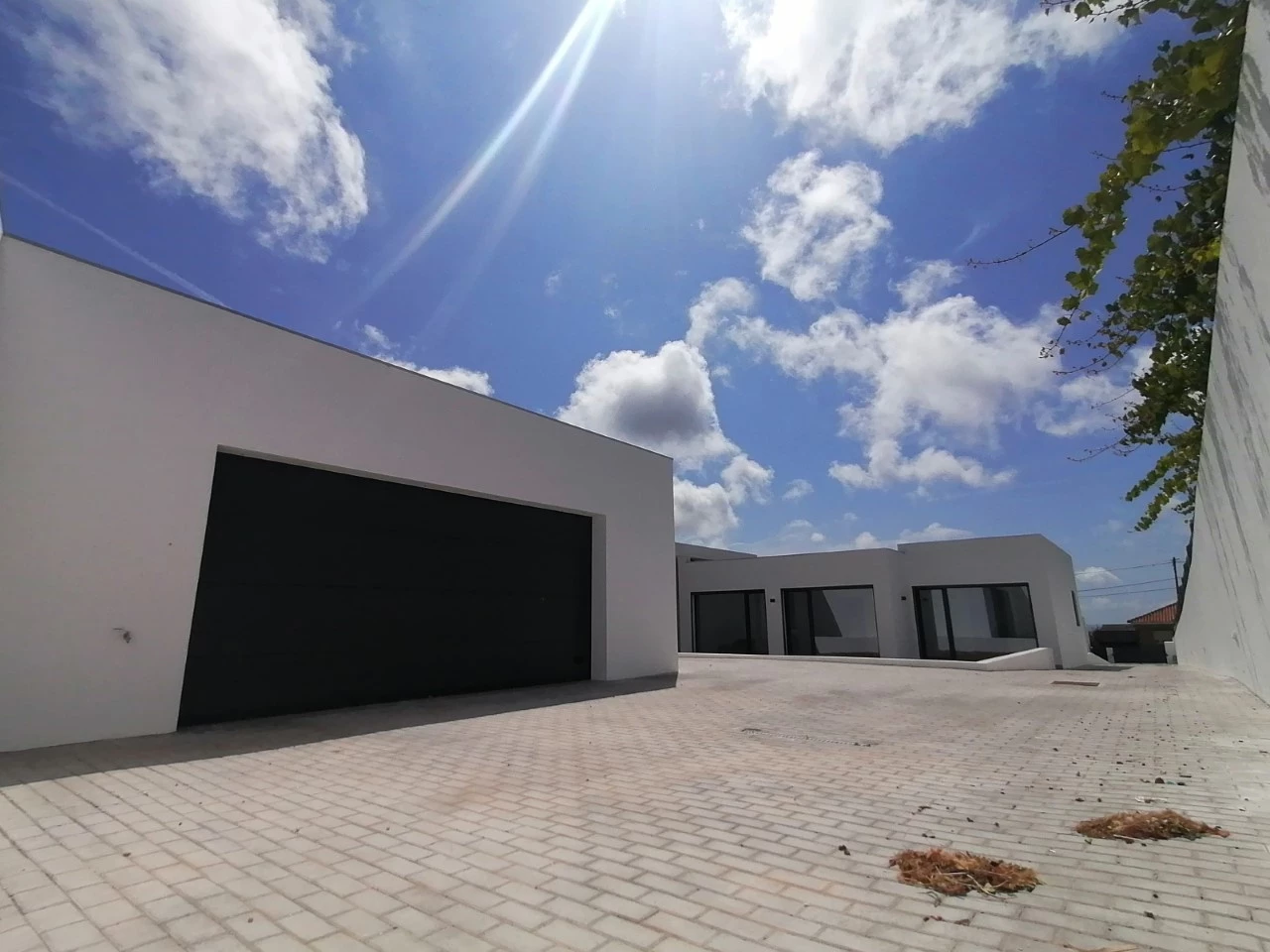 21-EXTERNO MORADIA NOVA COM PISCINA E UMA FANTÁSTICA VISTA MAR E DO PÔR-DO-SOL NO HORIZONTE