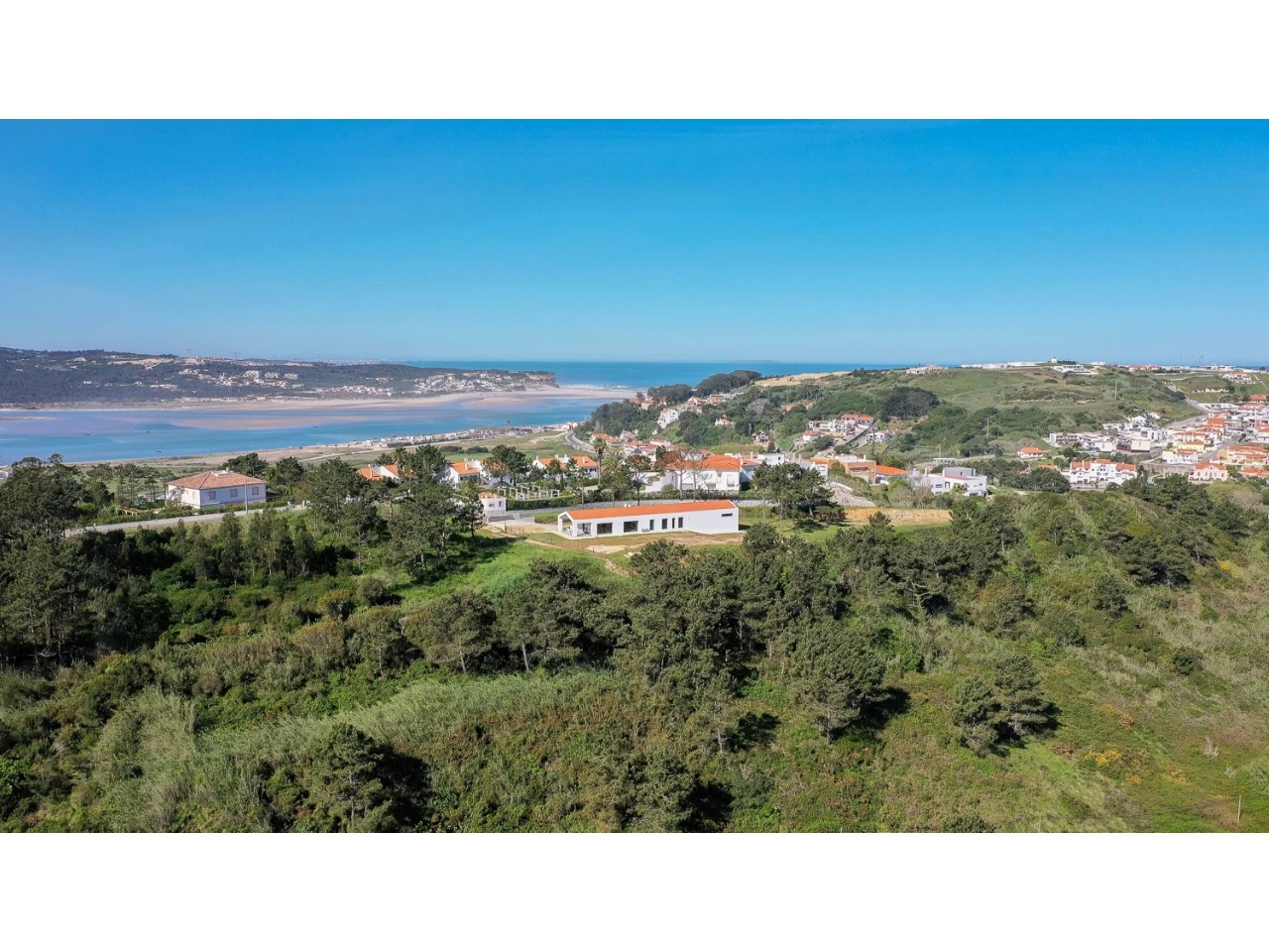 21ID2f776801-0000-0500-0000-0000112c59c2 MORADIA NOVA NA FOZ DO ARELHO APENAS A 750 METROS DA LAGOA