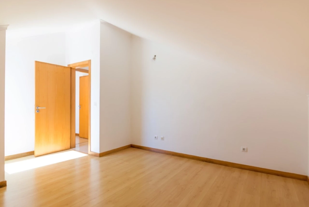 APARTAMENTO NO CENTRO DA LOURINHÃ