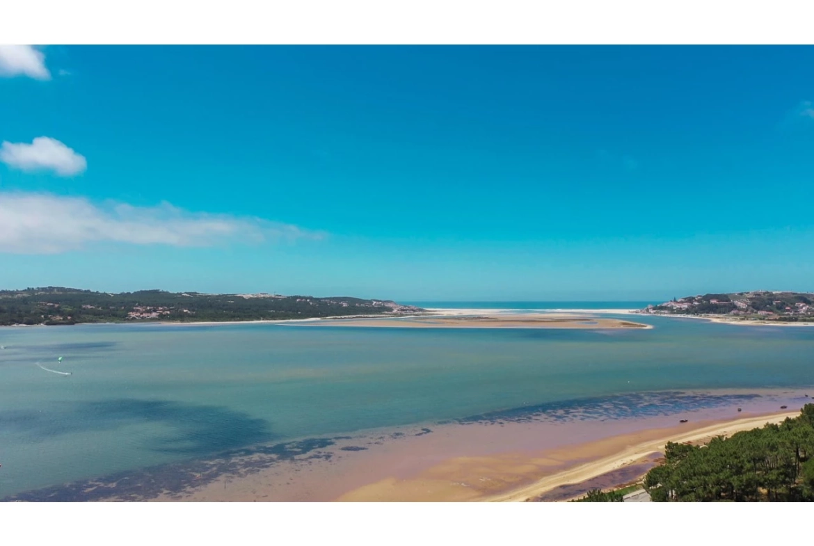 MORADIA NOVA NA FOZ DO ARELHO APENAS A 750 METROS DA LAGOA