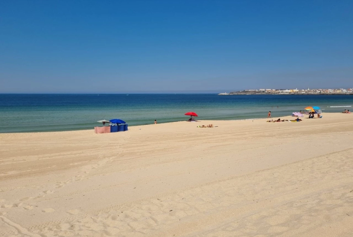 MORADIA NOVA COM PISCINA E UMA FANTÁSTICA VISTA MAR E DO PÔR-DO-SOL NO HORIZONTE