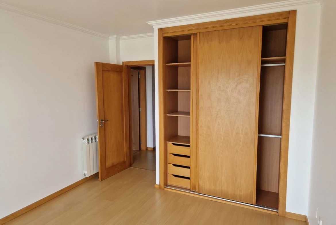 MORADIA DE 4 QUARTOS PERTO DAS PRAIAS – LOURINHÃ