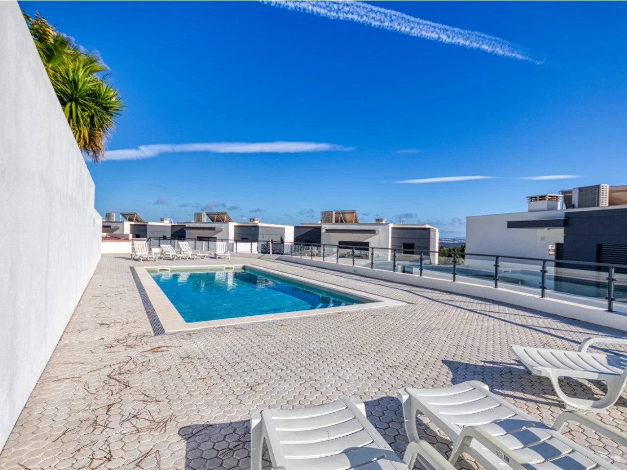 26-piscina3 MORADIA CONTEMPORÂNEA A 10 MINUTOS A PÉ DA PRAIA DE SALIR DO PORTO