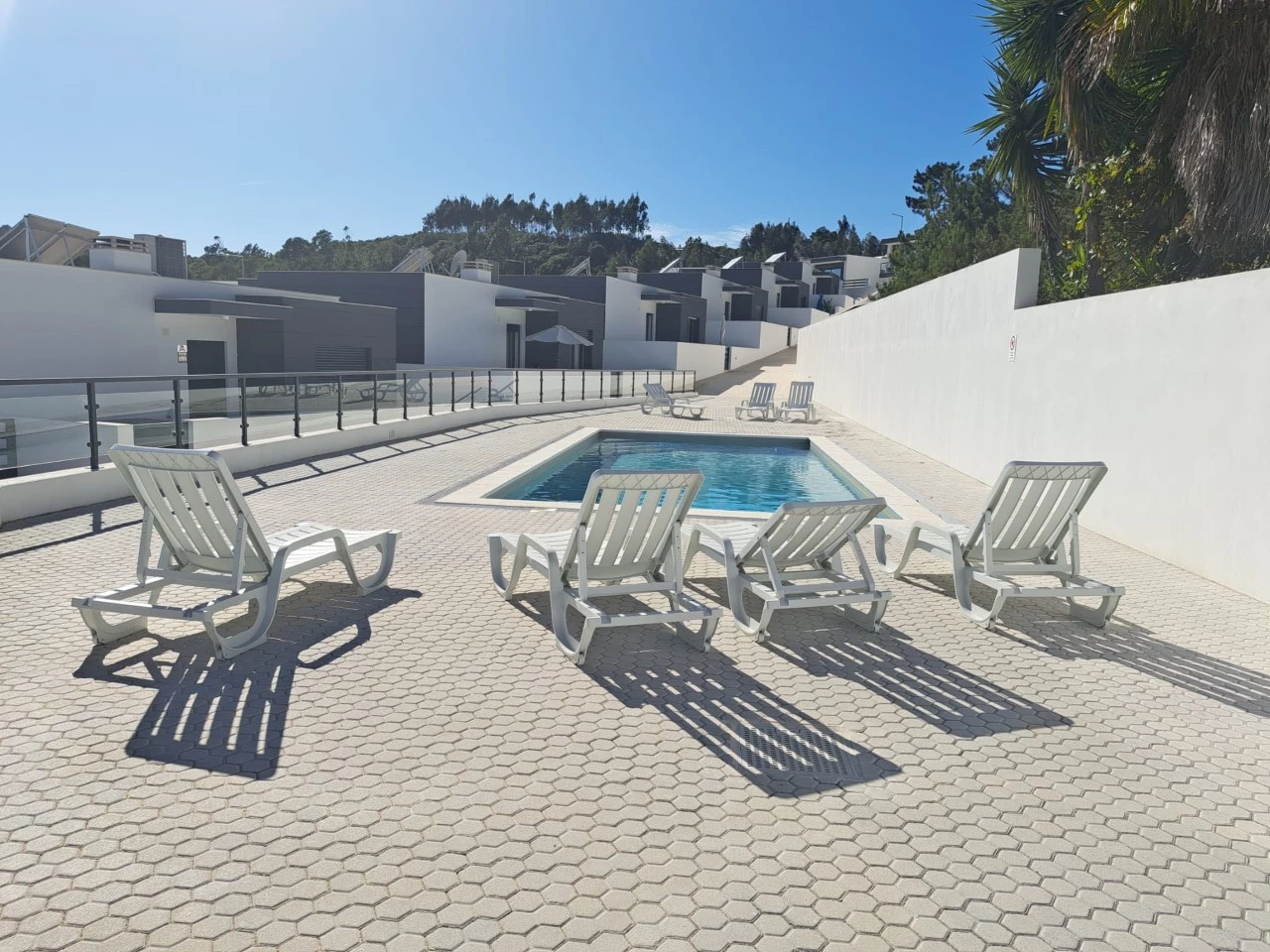 27-piscina3 MORADIA CONTEMPORÂNEA A 10 MINUTOS A PÉ DA PRAIA DE SALIR DO PORTO