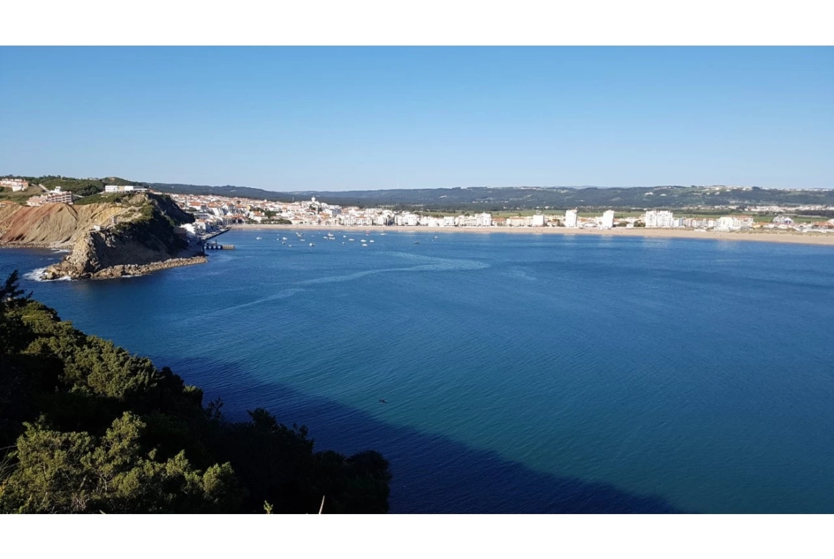 MORADIA CONTEMPORÂNEA A 10 MINUTOS A PÉ DA PRAIA DE SALIR DO PORTO