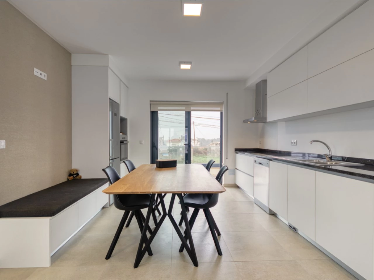 cozinha2 MORADIA ENTRE AS CALDAS DA RAINHA E A VILA DE ÓBIDOS