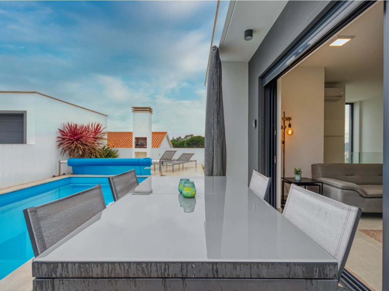 mesa_externa MORADIA ENTRE AS CALDAS DA RAINHA E A VILA DE ÓBIDOS