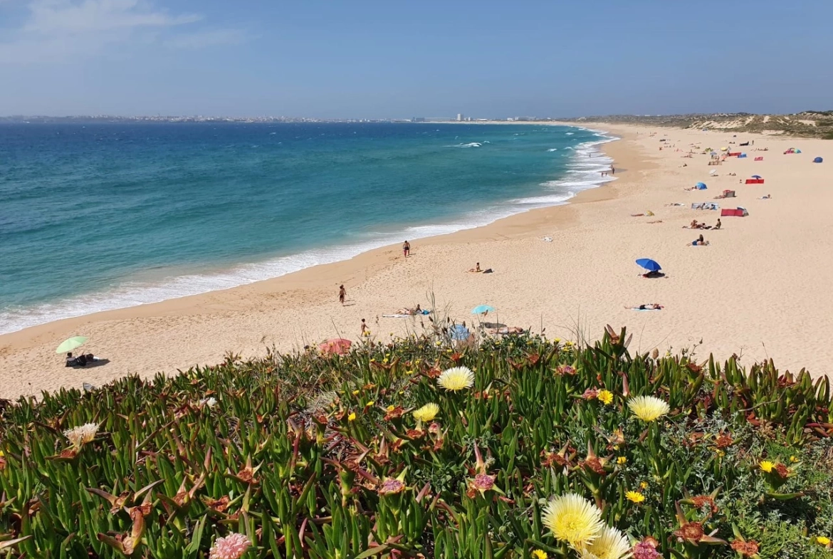 RESTAURANTE COM UMA LOCALIZAÇÃO EXCECIONAL NA PRAIA DA CONSOLAÇÃO – PENICHE