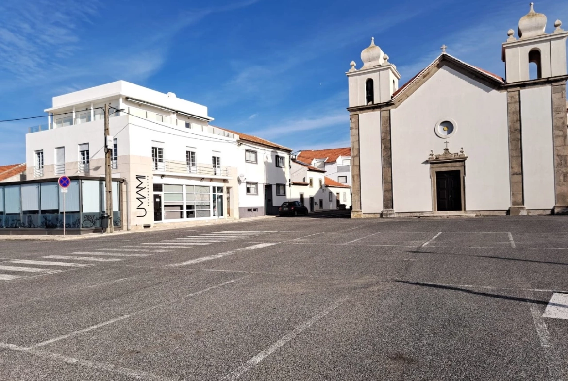 RESTAURANTE COM UMA LOCALIZAÇÃO EXCECIONAL NA PRAIA DA CONSOLAÇÃO – PENICHE