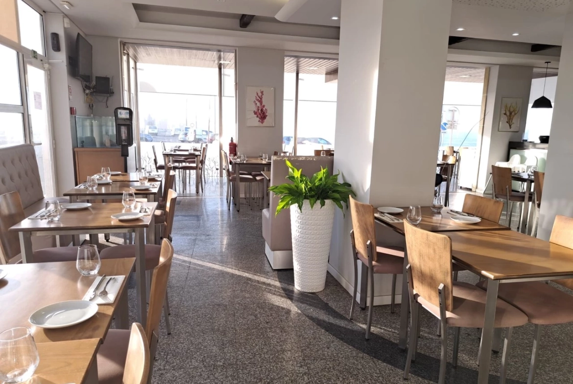 RESTAURANTE COM UMA LOCALIZAÇÃO EXCECIONAL NA PRAIA DA CONSOLAÇÃO – PENICHE