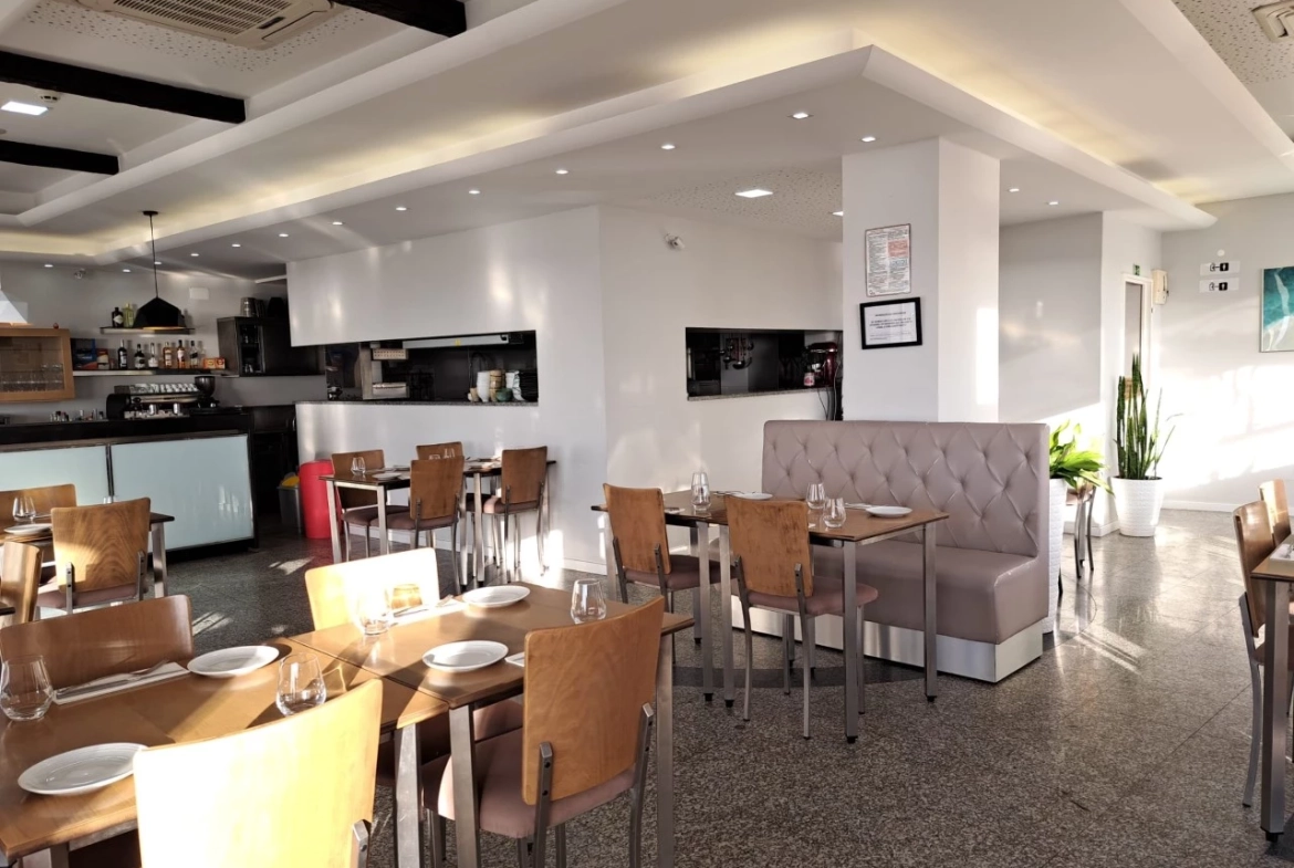 RESTAURANTE COM UMA LOCALIZAÇÃO EXCECIONAL NA PRAIA DA CONSOLAÇÃO – PENICHE