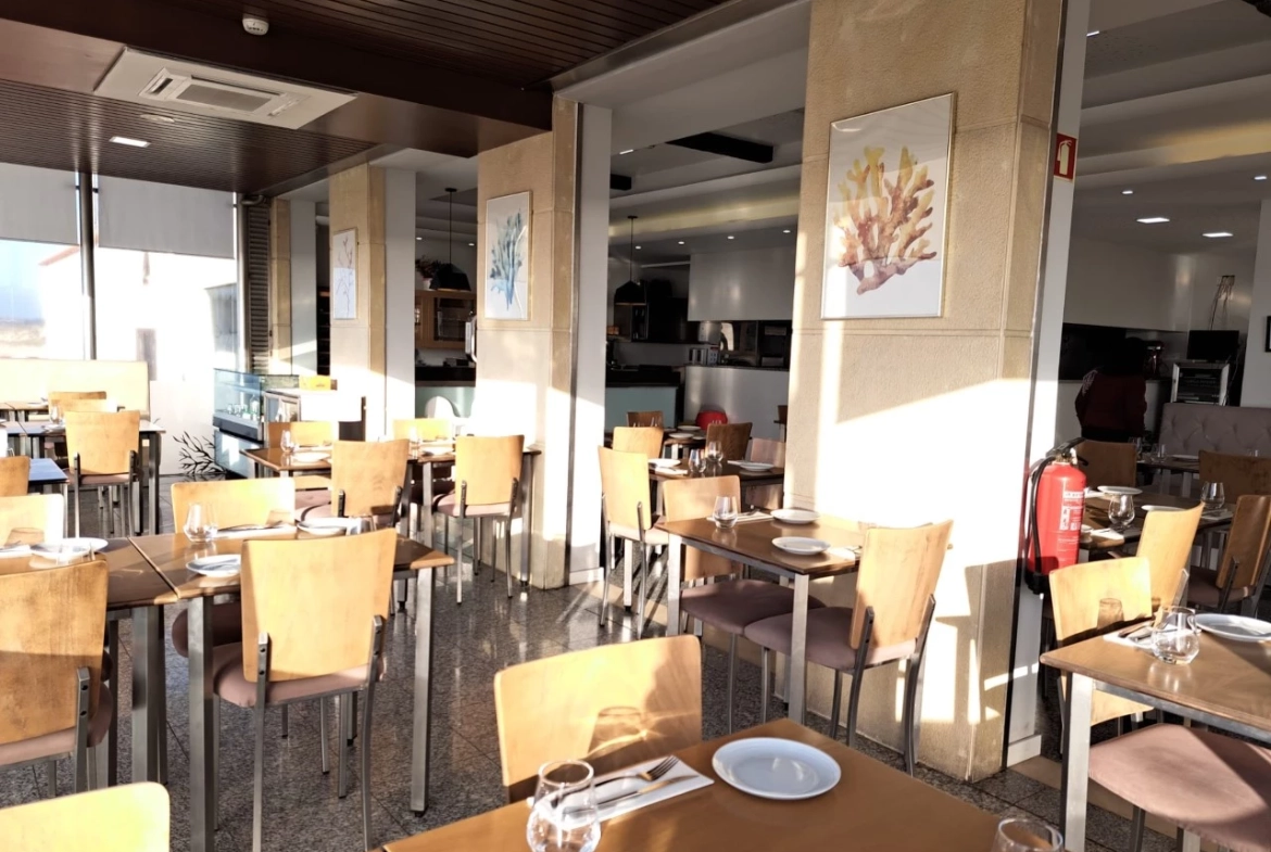 RESTAURANTE COM UMA LOCALIZAÇÃO EXCECIONAL NA PRAIA DA CONSOLAÇÃO – PENICHE
