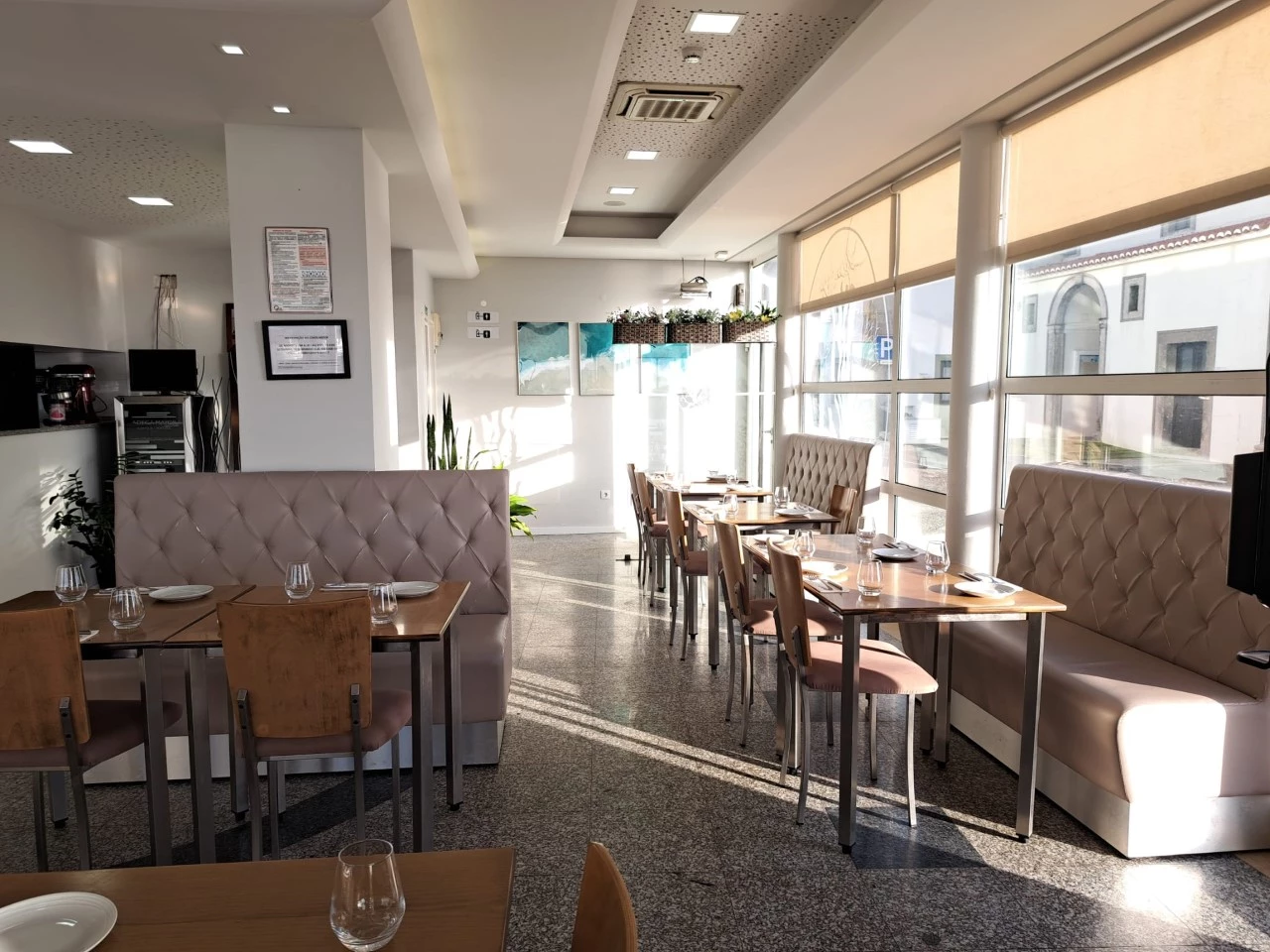 08 RESTAURANTE COM UMA LOCALIZAÇÃO EXCECIONAL NA PRAIA DA CONSOLAÇÃO – PENICHE