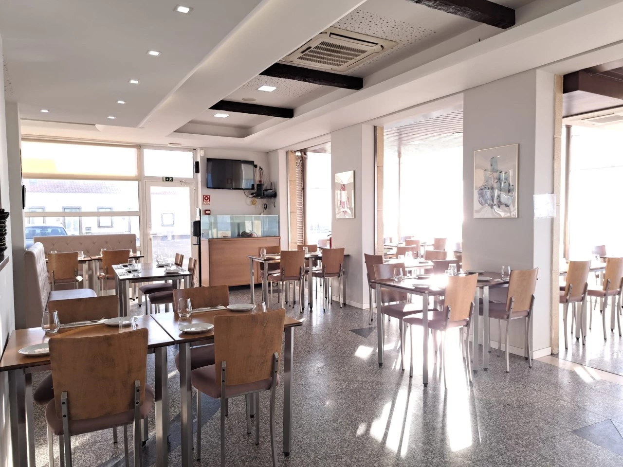 12 RESTAURANTE COM UMA LOCALIZAÇÃO EXCECIONAL NA PRAIA DA CONSOLAÇÃO – PENICHE