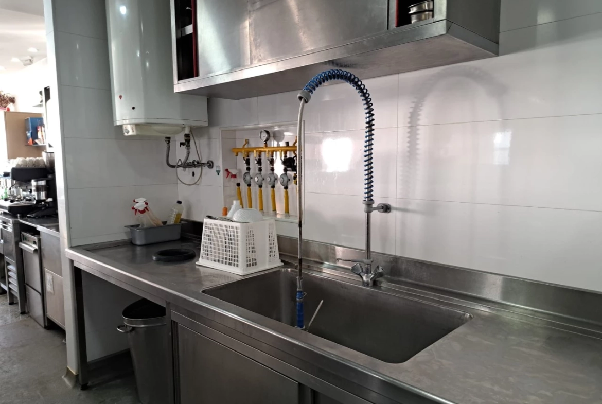 RESTAURANTE COM UMA LOCALIZAÇÃO EXCECIONAL NA PRAIA DA CONSOLAÇÃO – PENICHE