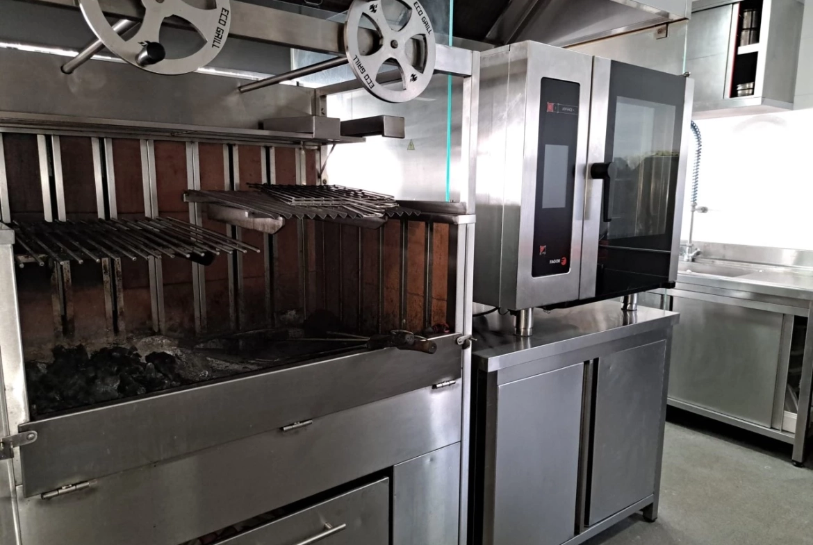 RESTAURANTE COM UMA LOCALIZAÇÃO EXCECIONAL NA PRAIA DA CONSOLAÇÃO – PENICHE