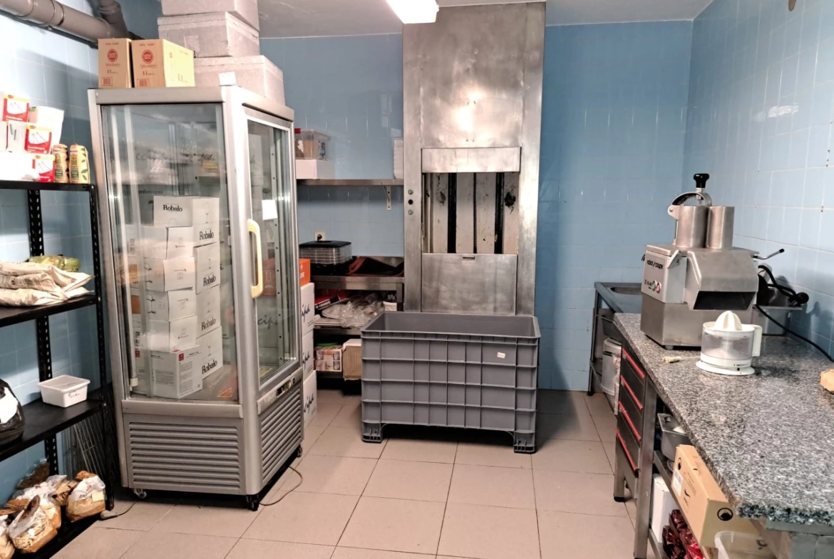 RESTAURANTE COM UMA LOCALIZAÇÃO EXCECIONAL NA PRAIA DA CONSOLAÇÃO – PENICHE