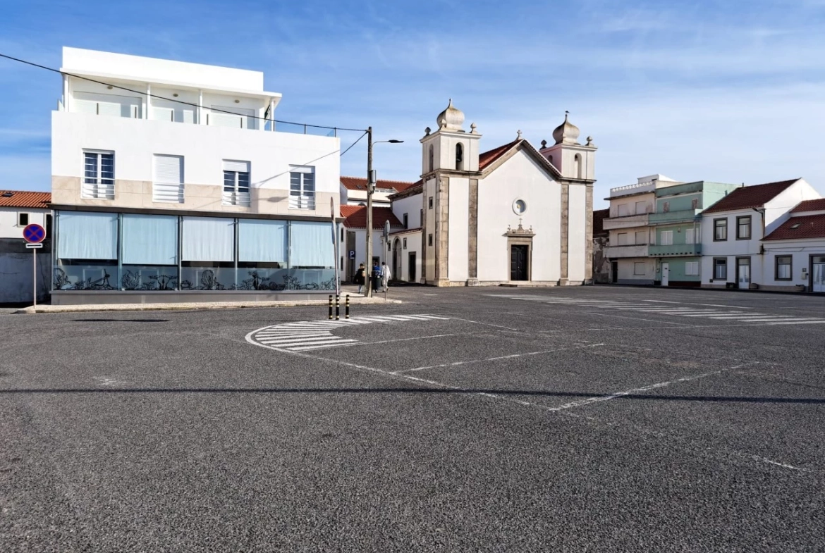 RESTAURANTE COM UMA LOCALIZAÇÃO EXCECIONAL NA PRAIA DA CONSOLAÇÃO – PENICHE