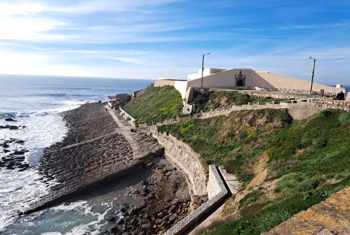 RESTAURANTE COM UMA LOCALIZAÇÃO EXCECIONAL NA PRAIA DA CONSOLAÇÃO – PENICHE