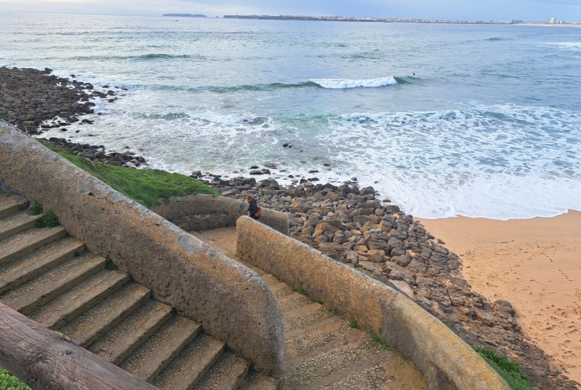 RESTAURANTE COM UMA LOCALIZAÇÃO EXCECIONAL NA PRAIA DA CONSOLAÇÃO – PENICHE