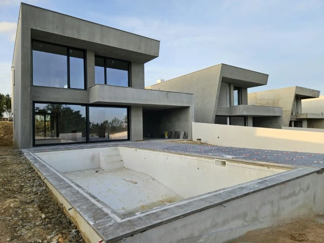 6 Fantásticas moradias com piscina, em construção, numa ótima localização
