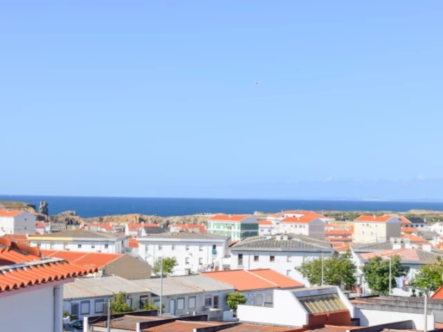 APARTAMENTO COM 5 QUARTOS NO CENTRO DE PENICHE