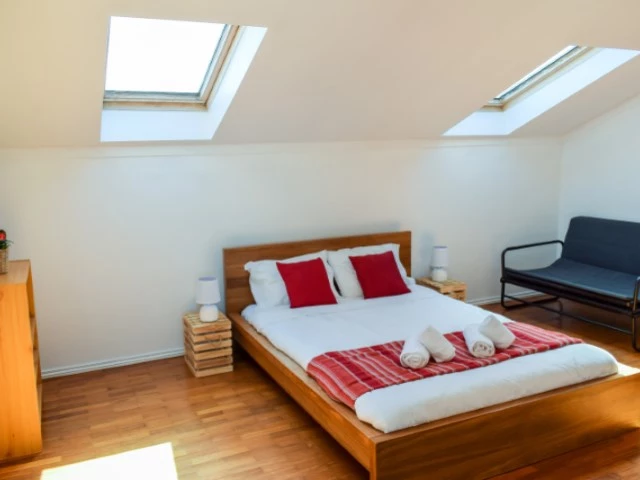 APARTAMENTO COM 5 QUARTOS NO CENTRO DE PENICHE