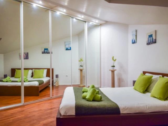 APARTAMENTO COM 5 QUARTOS NO CENTRO DE PENICHE