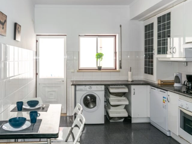 APARTAMENTO COM 5 QUARTOS NO CENTRO DE PENICHE