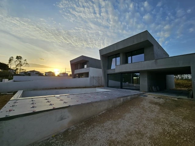 MORADIAS T3 NOVAS ENTRE CALDAS DA RAINHA E ÓBIDOS