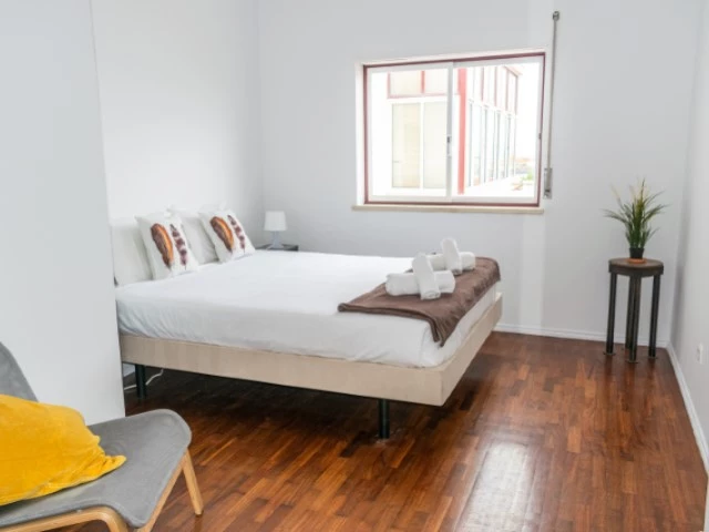 APARTAMENTO COM 5 QUARTOS NO CENTRO DE PENICHE