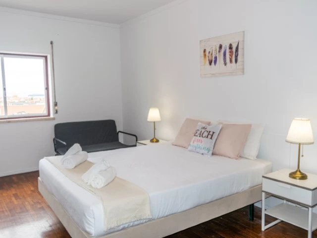 APARTAMENTO COM 5 QUARTOS NO CENTRO DE PENICHE
