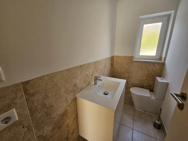 MORADIA COM 4 QUARTOS EN-SUITE, VISTA CAMPO DE GOLF, MAR E A 300M DA PRAIA