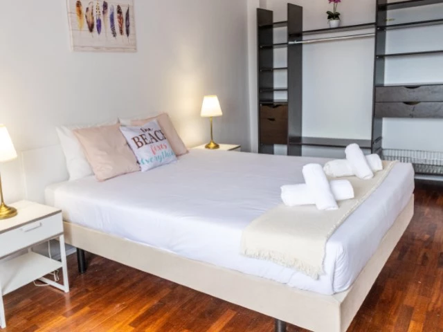 APARTAMENTO COM 5 QUARTOS NO CENTRO DE PENICHE