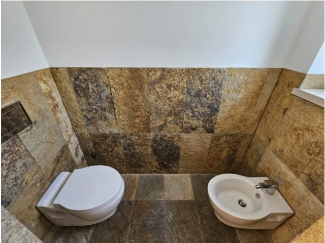 MORADIA COM 4 QUARTOS EN-SUITE, VISTA CAMPO DE GOLF, MAR E A 300M DA PRAIA