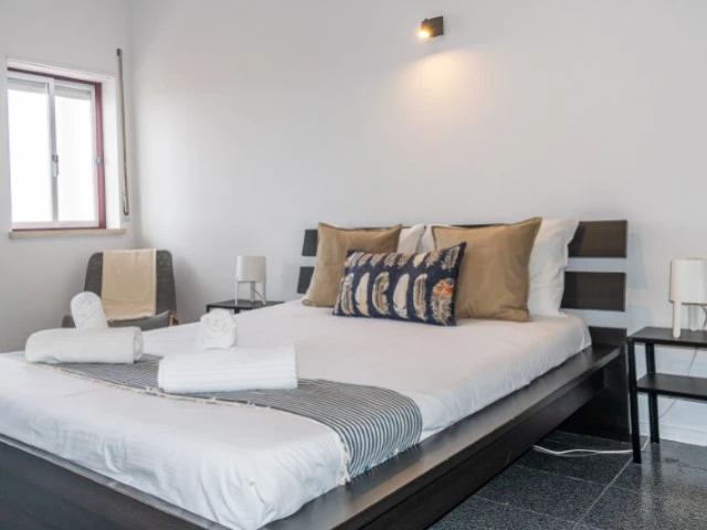 APARTAMENTO COM 5 QUARTOS NO CENTRO DE PENICHE