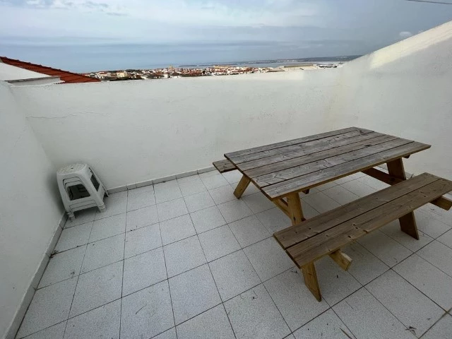 APARTAMENTO COM 5 QUARTOS NO CENTRO DE PENICHE