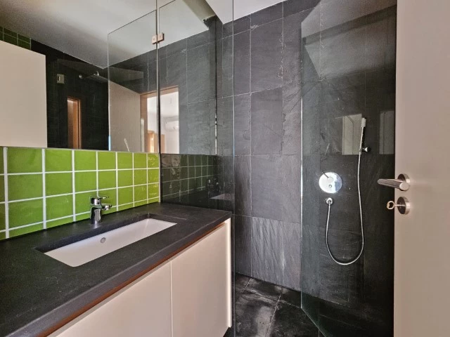 MORADIA COM 4 QUARTOS EN-SUITE, VISTA CAMPO DE GOLF, MAR E A 300M DA PRAIA