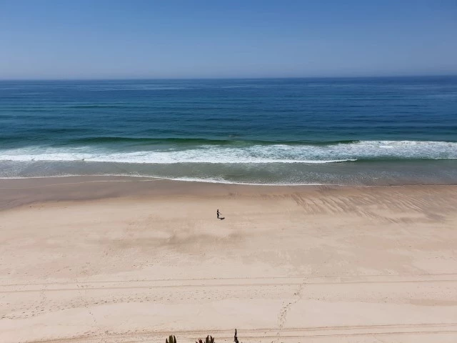 MORADIA COM 4 QUARTOS EN-SUITE, VISTA CAMPO DE GOLF, MAR E A 300M DA PRAIA